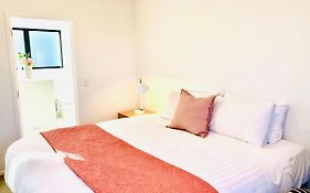 Walk To Chch Cbd Modern Townhouse 2 Bed 2 Baths